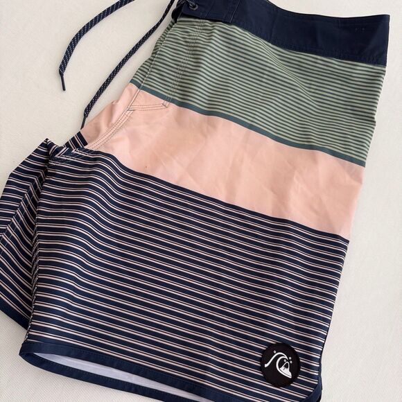 Quicksilver Men HighLine Surfsilk AirBrush 19" 4 Way Stretch Board Short Blue 40 - Picture 1 of 16